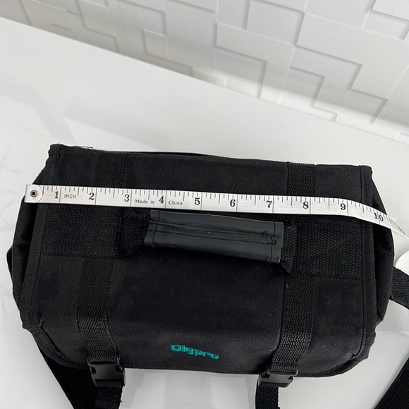 Camera and Camcorder Bag - Picture 3 of 11